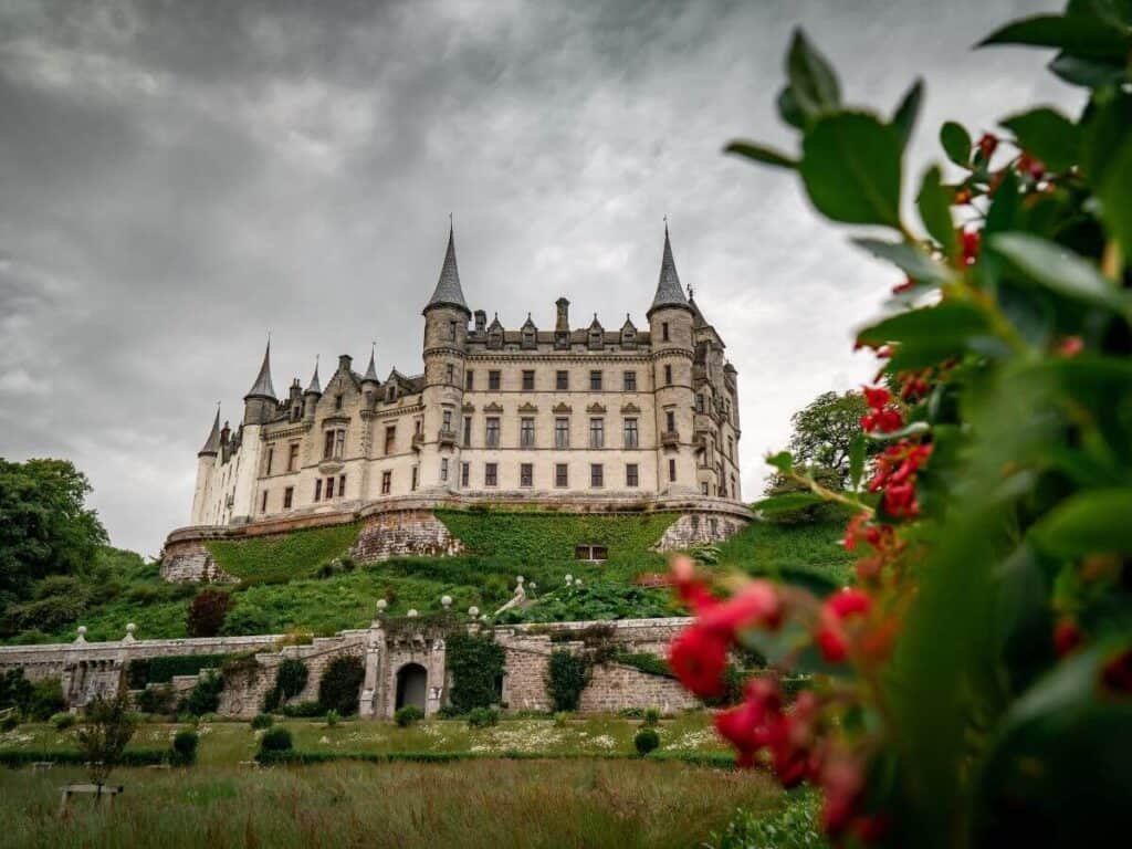 When visiting Scottish castles be aware that these are old buildings and should be handled with care. Especially the dilapidated ones in the rural areas. Unlike the stunning Dunrobin Castle on the NC500